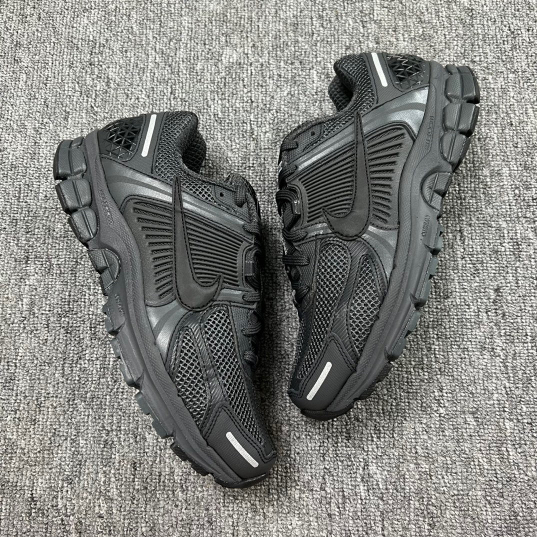 Vomero 5 Black (M)