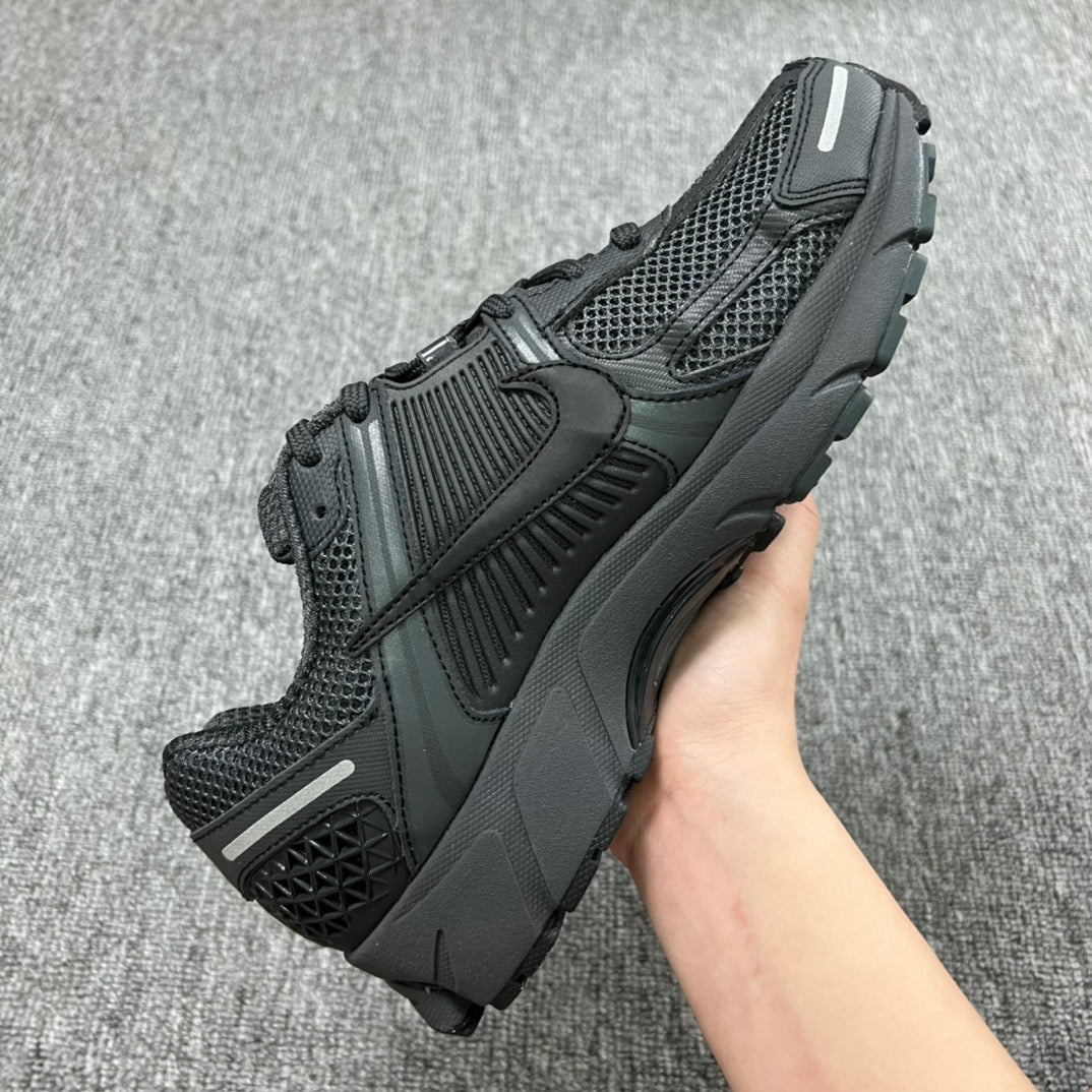 Vomero 5 Black (M)