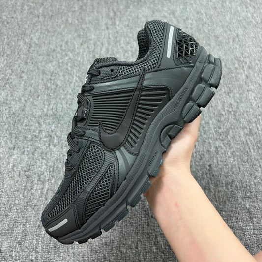 Vomero 5 Black (M)
