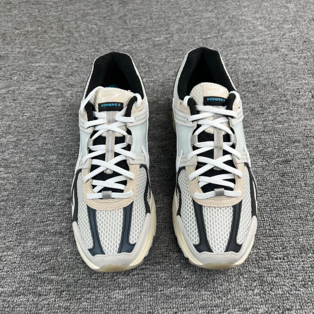 Vomero 5 Silver Panda (M)